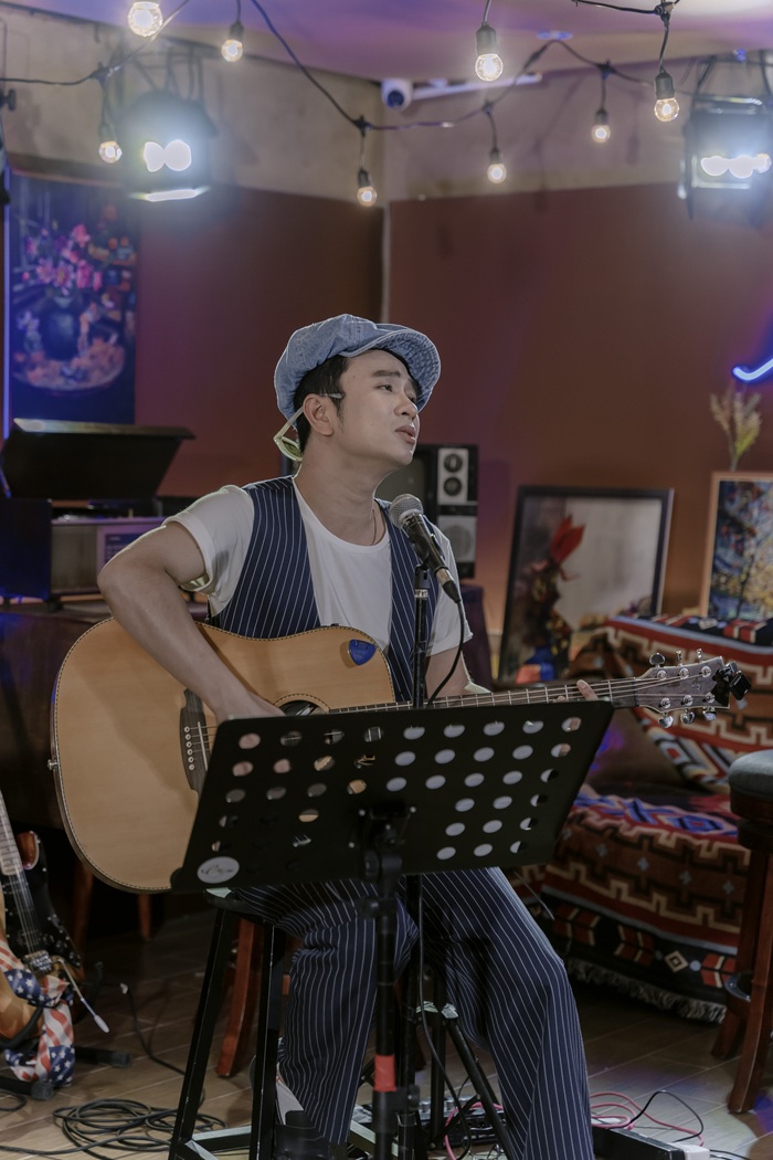 Ngọc Phụng gửi gắm nỗi niềm riêng trong từng khoảnh khắc trình diễn. Ảnh: NVCC