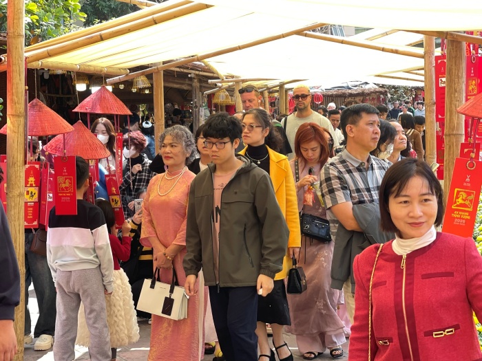 Gắn với dấu mốc 950 năm Quốc Tử Giám, Hội Chữ Xuân Văn Miếu 2026 được tổ chức tại Hồ Văn - Văn Miếu Quốc Tử Giám. Sự kiện mở đầu cho chuỗi hoạt động văn hóa nghệ thuật đặc sắc chào đón Xuân mới, thu hút sự quan tâm của đông đảo người dân Thủ đô, du khách trong và ngoài nước.