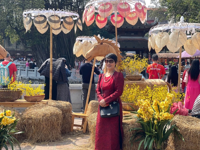 Không chỉ vậy, linh vật ngựa - biểu tượng của năm Bính Ngọ 2026 cũng được tái hiện tại Hội Chữ Xuân, khu vực Hồ Văn. Nơi đây trở thành điểm hẹn văn hóa đặc sắc, lan tỏa tinh thần Quốc học và truyền thống hiếu học giữa những ngày đầu năm mới.