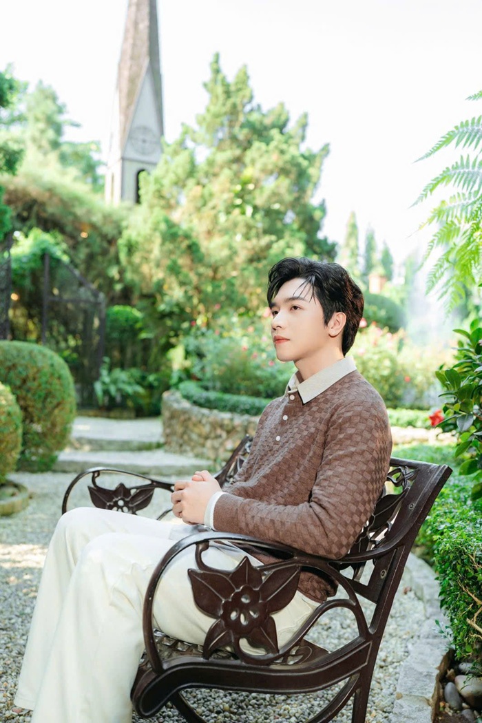 Với chất giọng dày, ấm và giàu cảm xúc, Nhất Minh được đánh giá là gương mặt tiềm năng của dòng bolero hiện đại. Ảnh: NVCC