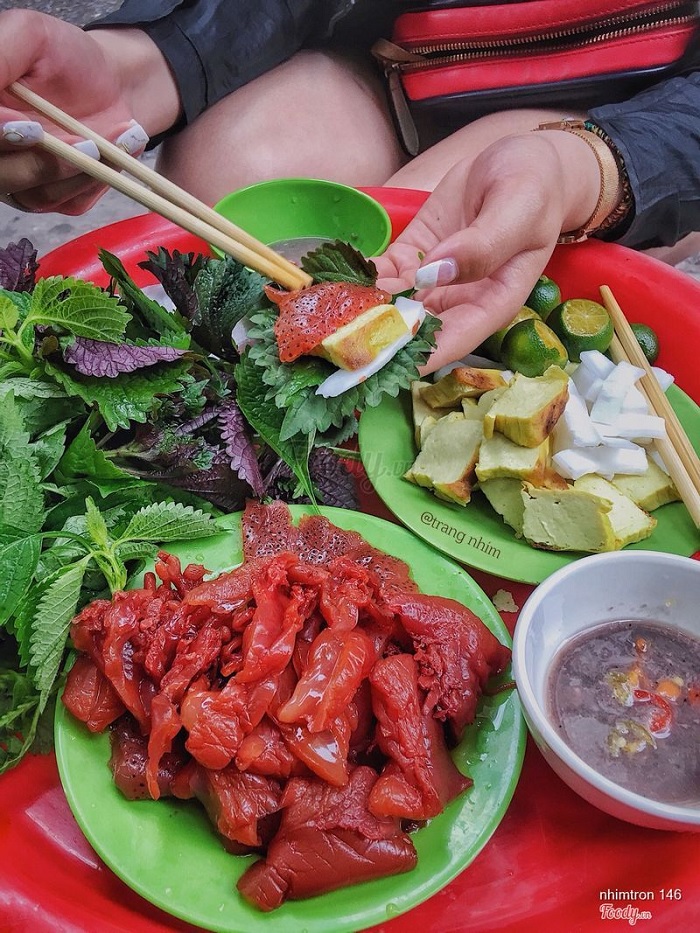 Sứa đỏ Hà Nội là món ăn theo mùa, thường được ăn nhiều nhất vào tháng 3 tới tháng 5