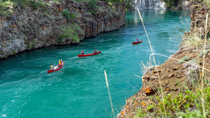 Chèo cano trên những con sông này chính là một trong những trải nghiệm nên thử ở Yukon dành cho bạn