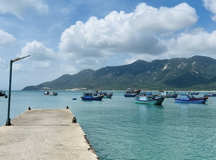 Giữa những đổi thay của cuộc sống, làng chài vẫn giữ được vẻ đẹp hoang sơ đầy thu hút.