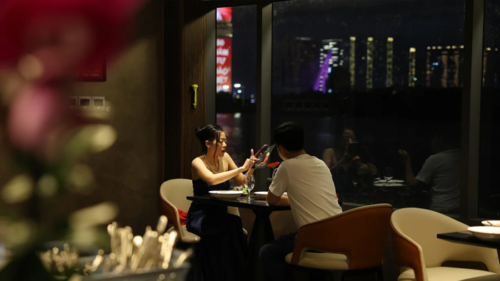 20-10 đi đâu chơi Sài Gòn?  Du thuyền sông Sài Gòn