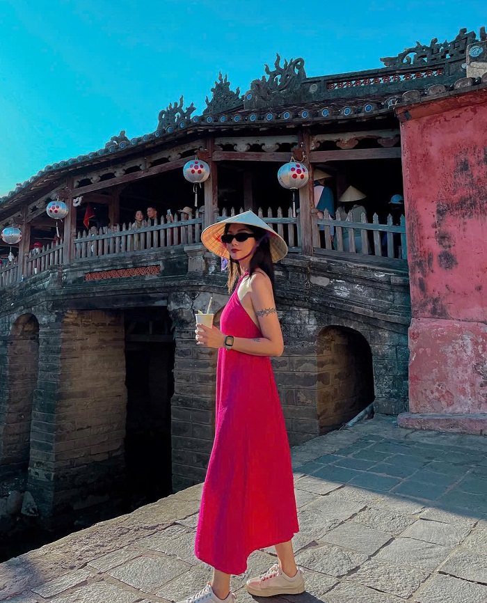 địa điểm nổi tiếng ở phố cổ Hội An chùa Cầu nằm bình yên bắc qua sông