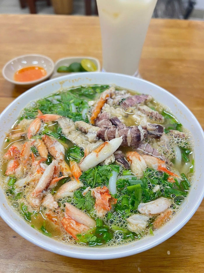 Nạp năng lượng tại quán bánh canh ngon ở Nha Trang