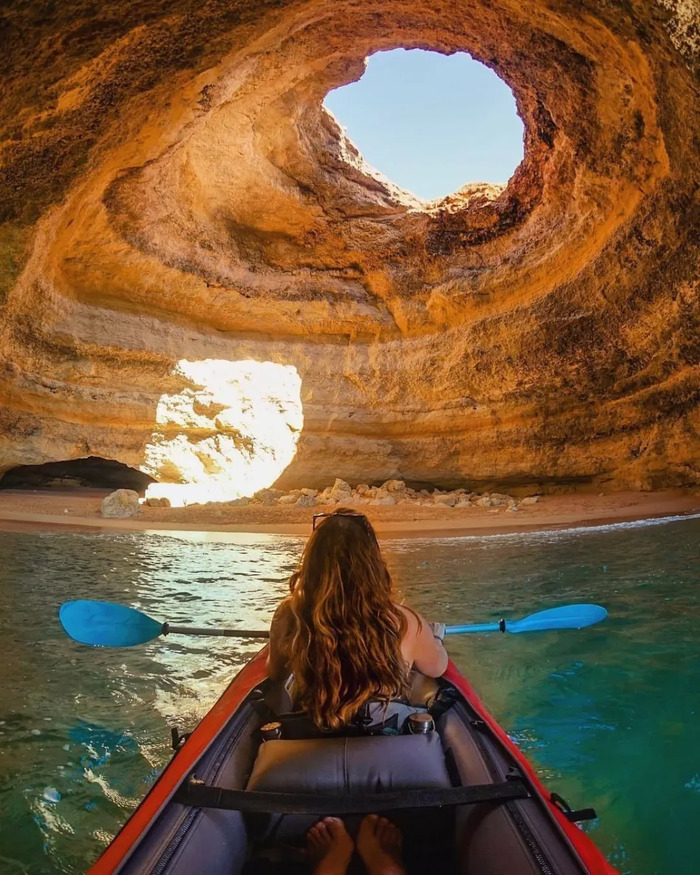 chèo thuyền kayak ở bãi biển Algarve Bồ Đào Nha