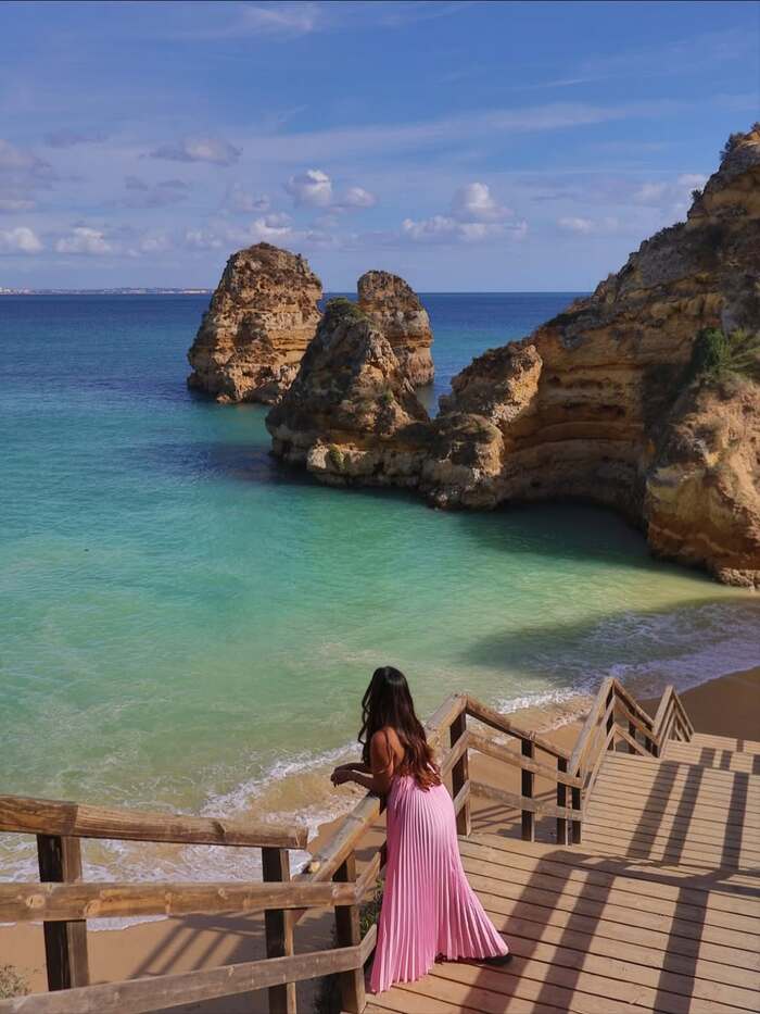 bãi biển Algarve Bồ Đào Nha nổi tiếng với màu nước xanh biếc