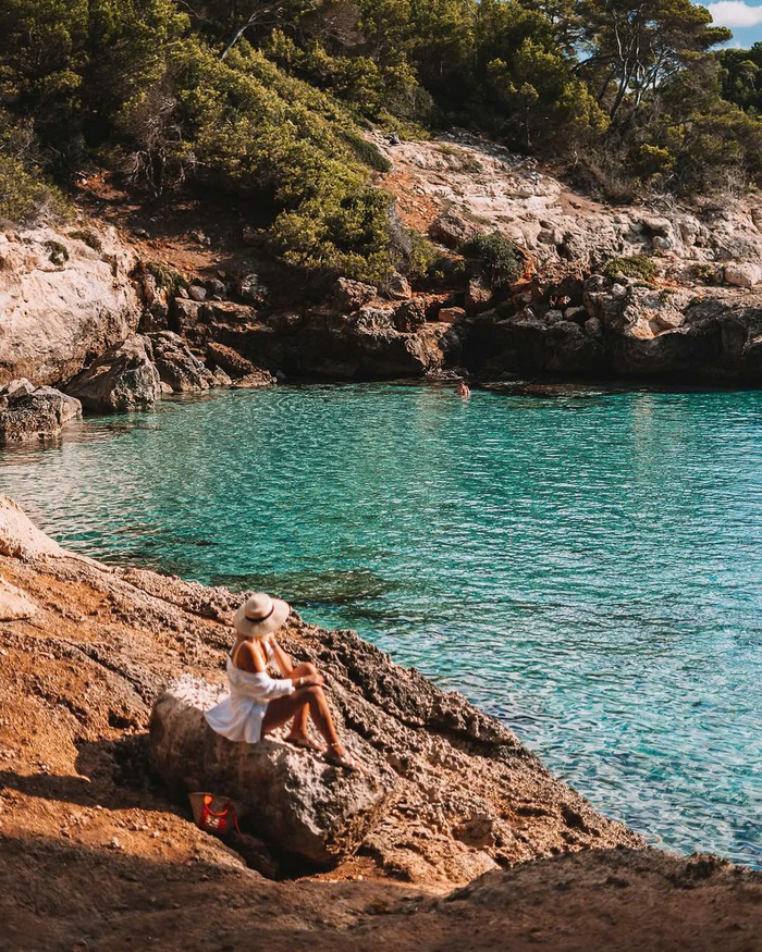 Khám phá các hoạt động du lịch thú vị tại bãi biển Cala Macarella Tây Ban Nha