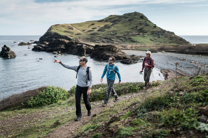 Trekking tại bãi biển Cala Macarella Tây Ban Nha