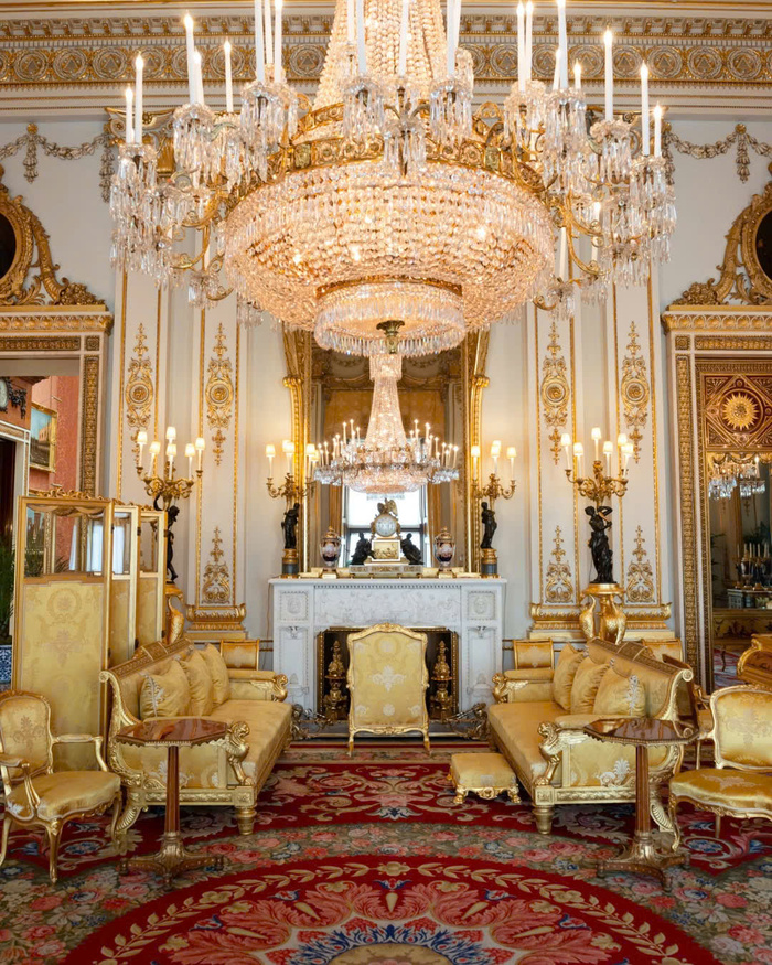Bên trong cung điện Buckingham Anh