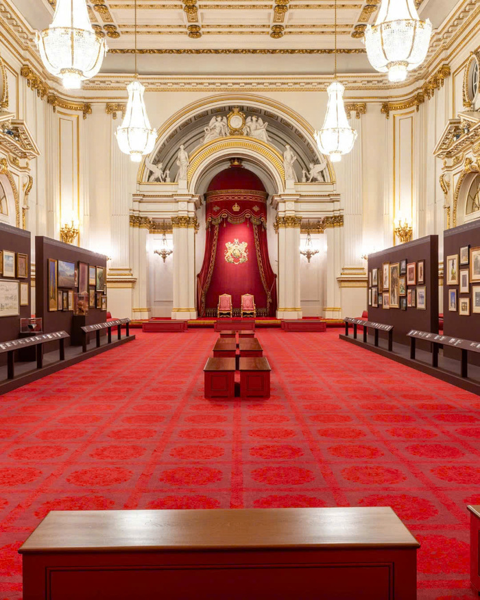 Bên trong cung điện Buckingham Anh