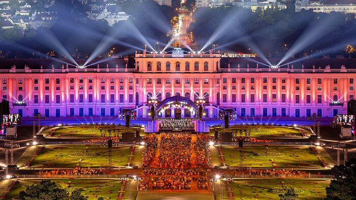 Các sự kiện được tổ chức ở cung điện Schonbrunn