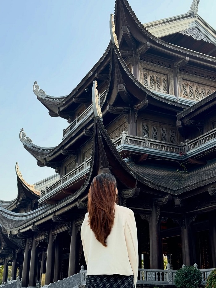 Chùa Tam Chúc là điểm du lịch tâm linh nổi tiếng miền Bắc mà chỉ cần đứng vào là có ảnh đẹp