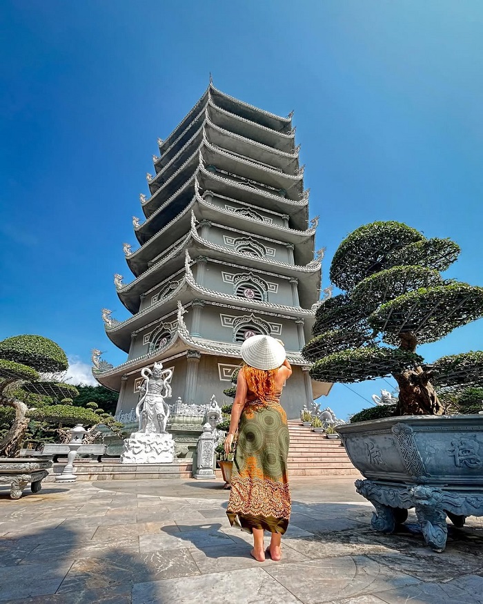 Chùa Linh Ứng là điểm du lịch tâm linh nổi tiếng miền Trung hấp dẫn du khách