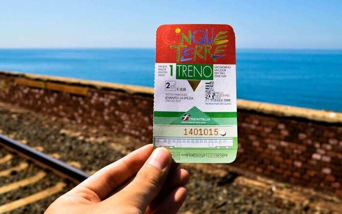 Du lịch Cinque Terre Ý nên mua thẻ tàu Cinque Terre Train Card