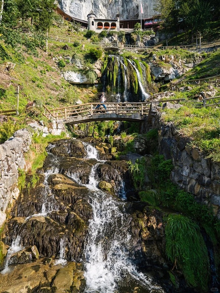 Du lịch Interlaken Thụy Sĩ tham quan hang động St. Beatus