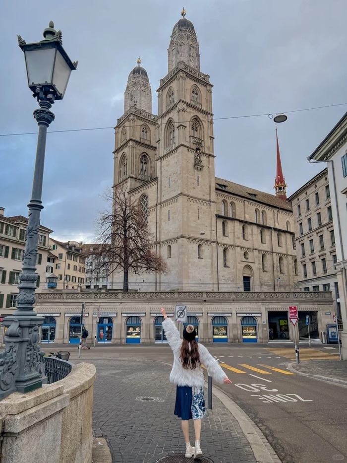 Các trải nghiệm du lịch ở hồ Zurich Thụy Sĩ - Dạo một vòng phố cổ Altstadt