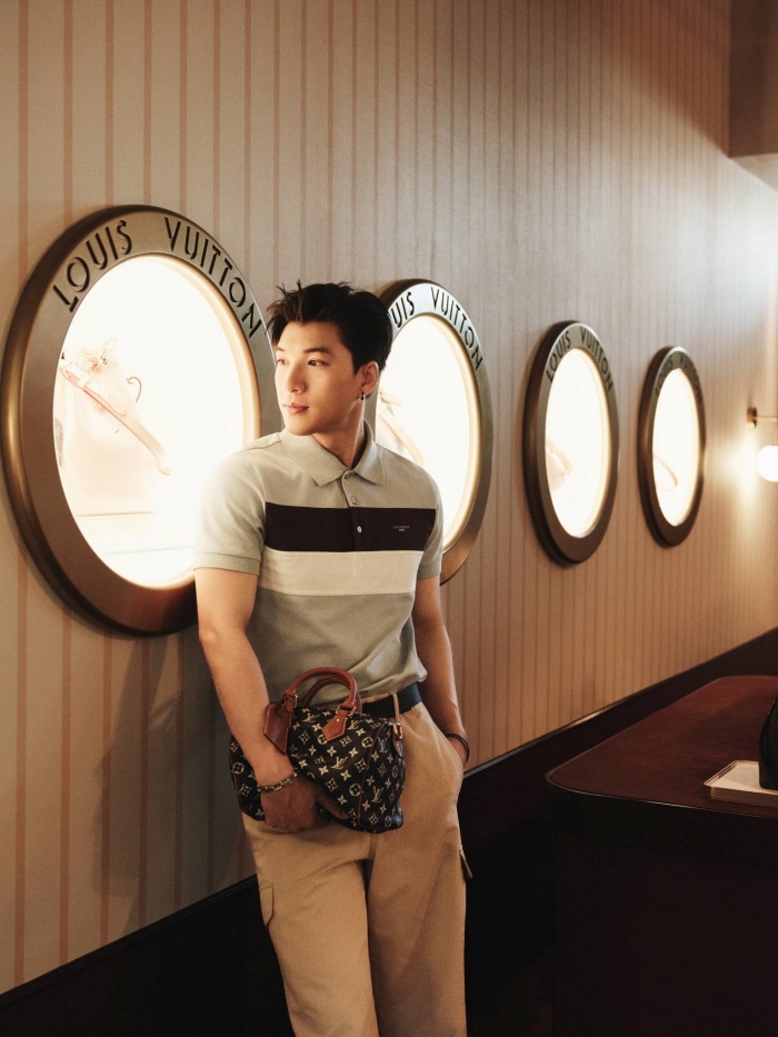 Nhiều khán giả nhận xét rằng phong cách của Hiếu Thứ Hai ngày càng trưởng thành và có dấu ấn riêng. Nếu trước đây anh thường gắn với hình ảnh năng động, trẻ trung của một rapper, thì lần xuất hiện này lại cho thấy sự chuyển mình sang phong cách lịch lãm và thời trang hơn.