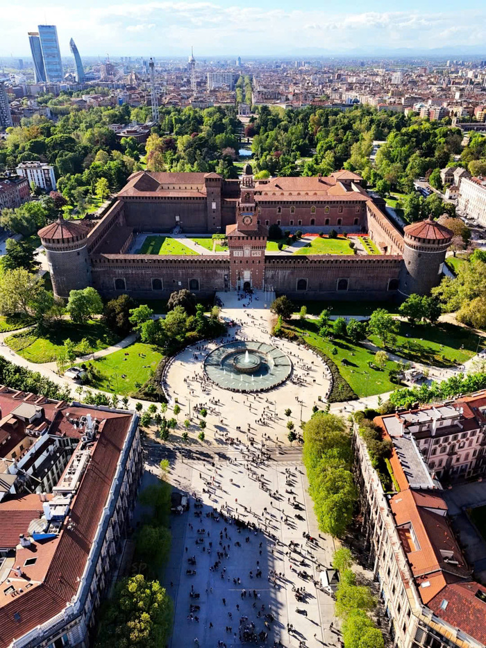 Chiêm ngưỡng kiến trúc Lâu đài Sforza Italy 