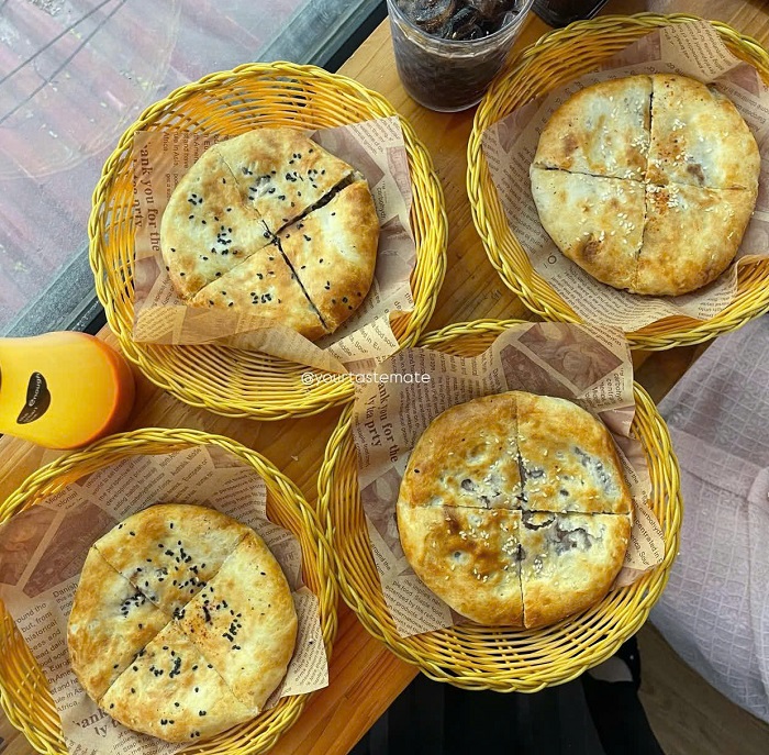 Bánh nướng ngon và lạ miệng tại quán ăn ngon ở gần Hồ Gươm Hoàn Kiếm