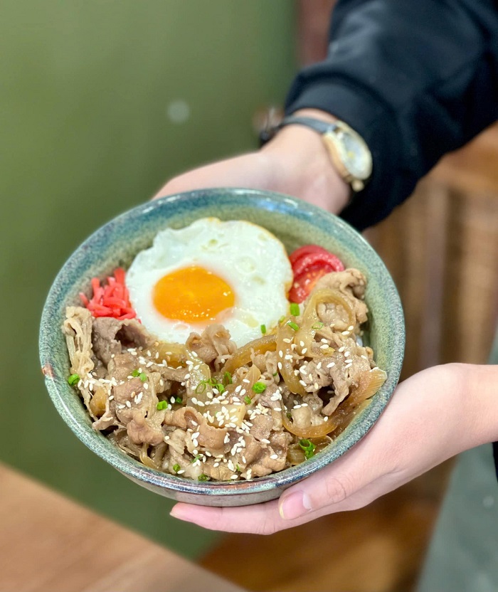 Quán ăn ngon ở gần Hồ Gươm Hoàn Kiếm nhìn đã thòm thèm