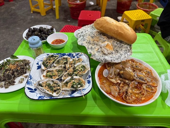 Món nào món nấy tại quán ăn ngon rẻ ở Huế cũng ngon