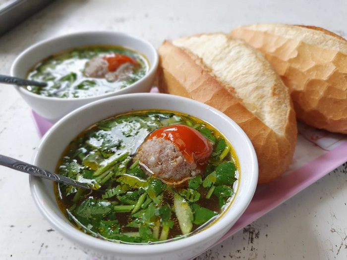 Quán bánh mì xíu mại ngon ở Đà Lạt giá cả phải chăng