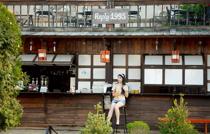 Tiệm cà phê Reply 1995 là quán cà phê đẹp ở Mộc Châu có vibe Nhật Bản