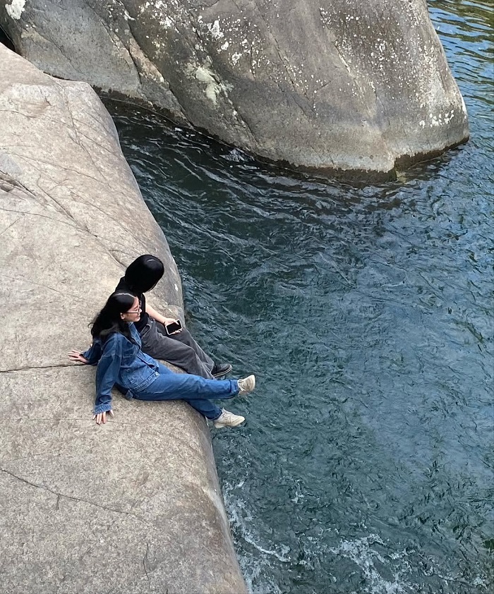 Thác Khe Vằn Quảng Ninh thích hợp khám phá cùng bạn bè