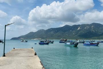 Cô giáo Thu Hiền muốn "đóng băng" vẻ đẹp làng chài Ninh Vân bằng những khung ảnh cực ấn tượng