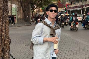 Erik dạo phố Hà Nội, gu thời trang ngày càng trẻ trung ấn tượng