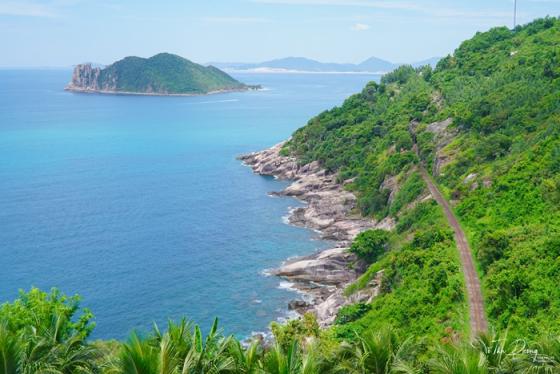 Nhiếp ảnh gia Võ Tấn Phong "kể chuyện" về vịnh Vũng Rô qua bộ ảnh cực nét