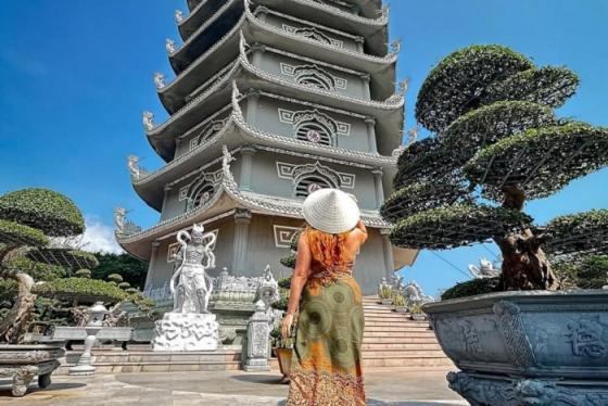 Khám phá những điểm du lịch tâm linh nổi tiếng miền Trung 