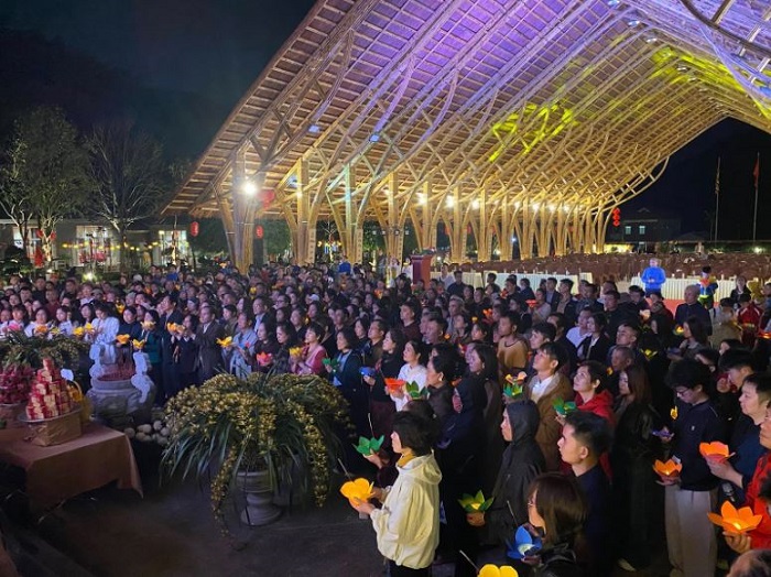 Đêm hội hoa đăng lung linh tại Ngọa Vân Đêm hội hoa đăng lung linh tại Ngọa Vân