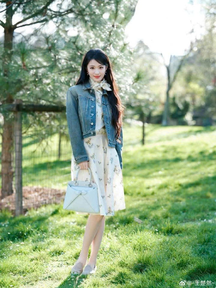 Nhan sắc trong trẻo của nữ diễn viên nhận nhiều lời khen từ cư dân mạng. Weibo nhân vật