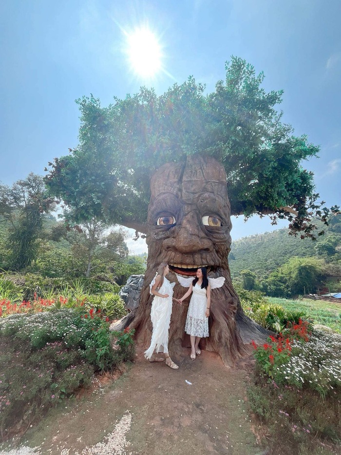 tham quan công viên mô hình 5 vị thần khổng lồ ở Đà Lạt