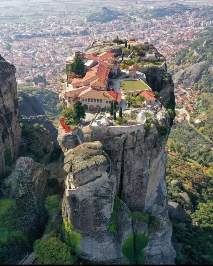 du lịch hy lạp thăm quần thể tu viện