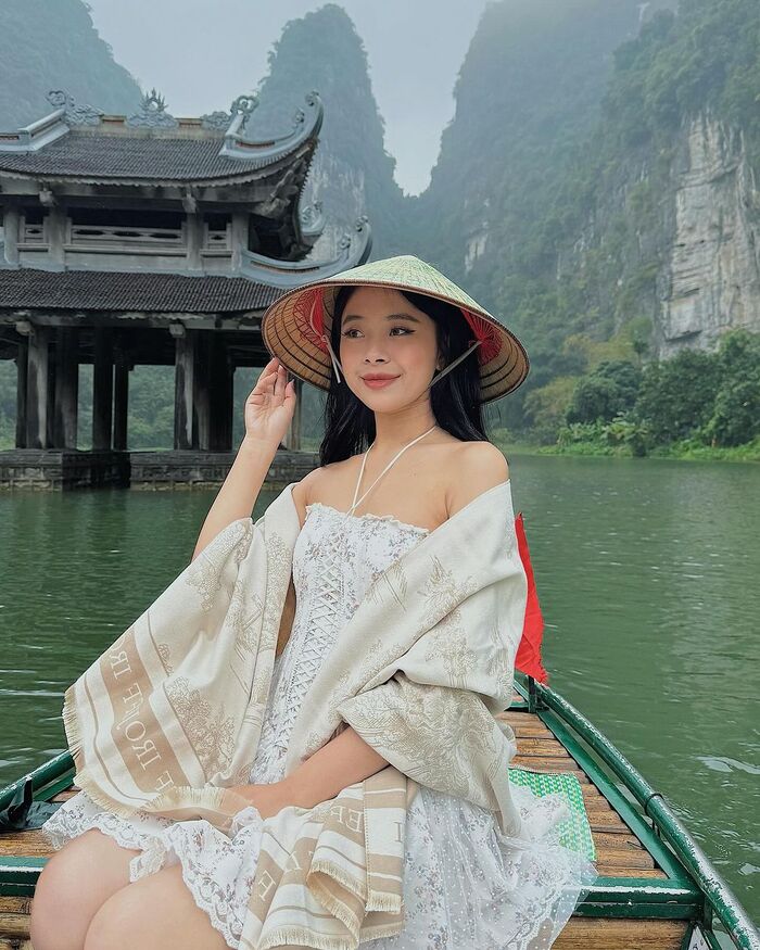 du lịch Ninh Bình du ngoạn ngắm cảnh ở Tràng An