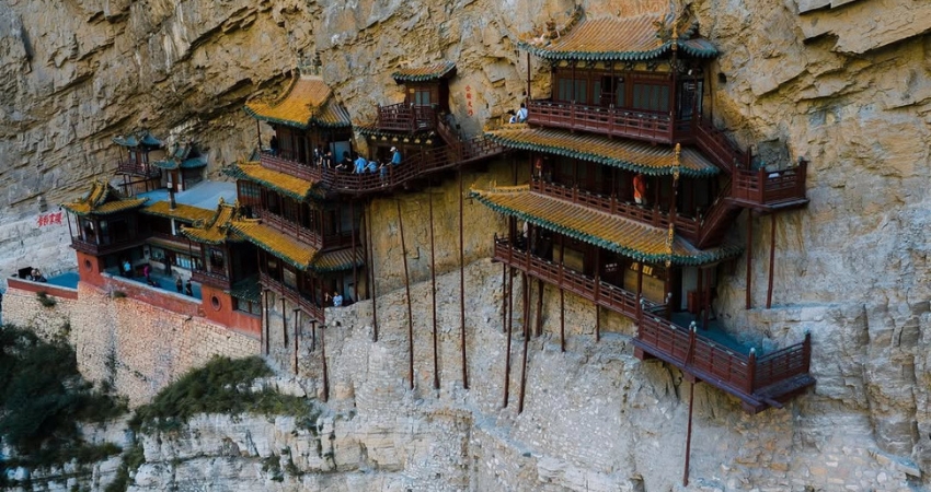 Núi Hengshan linh thiêng dưới làn mây mù sương