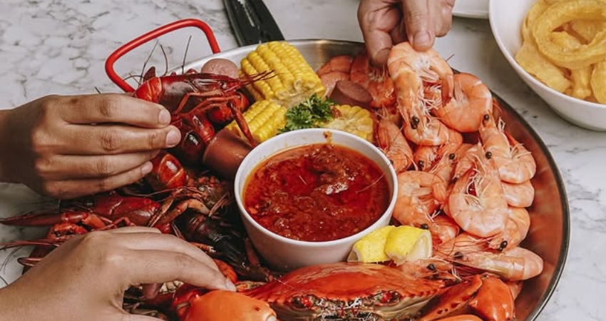 Thưởng thức mâm hải sản tươi sống cùng cẩm nang du lịch Mie.