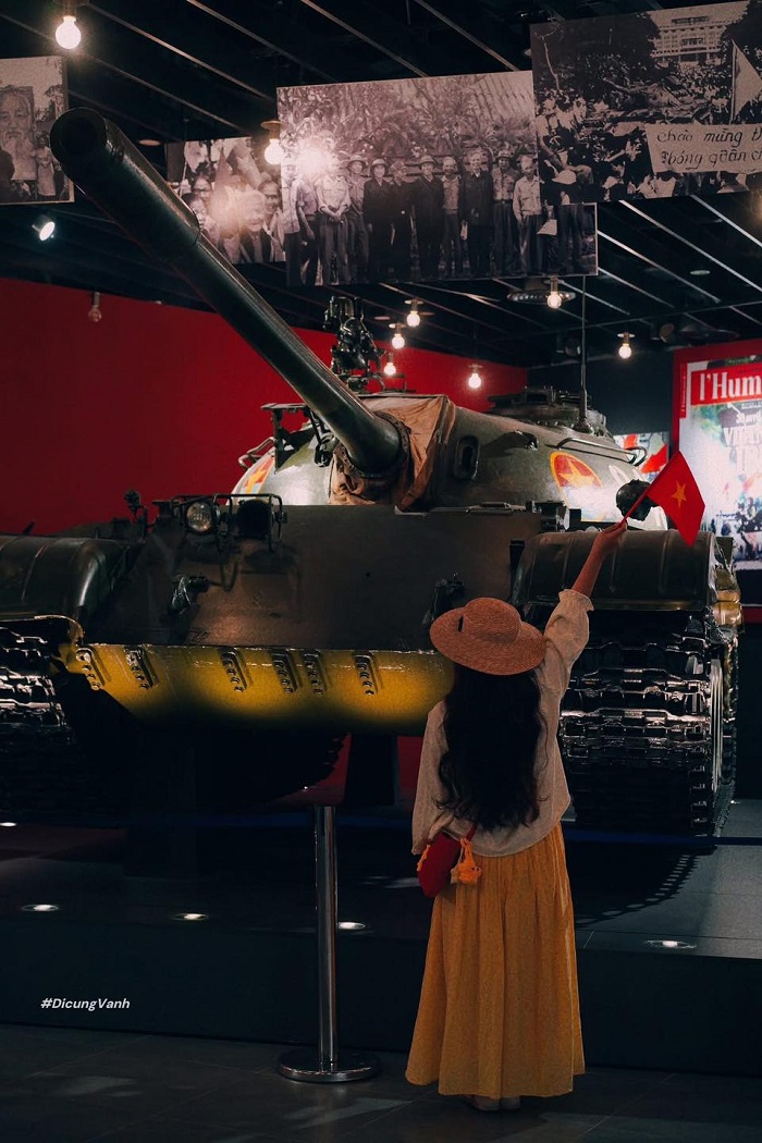 Bên trong hay ngoài Địa điểm check in 30/4 ở Hà Nội cũng cho bạn những tấm ảnh tràn ngập không khí 30/4