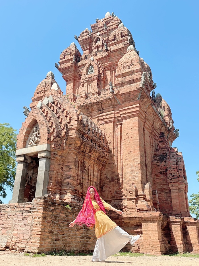 Không chỉ khám phá vẻ đẹp của Ninh Thuận, Mới Vi còn tìm hiểu về văn hóa và con người nơi đây, đúng chuẩn 