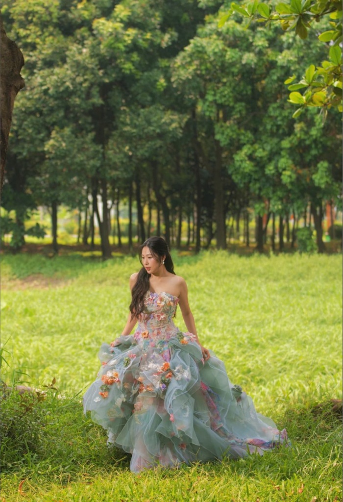 Với cô, mỗi bộ ảnh hay mỗi chuyến đi đều là một mảnh ghép trong hành trình khám phá bản thân, nuôi dưỡng cảm xúc trong mình. Đà Lạt vẫn là điểm đến mà cô cho rằng mình sẽ luôn ưu tiên mỗi khi cần nghỉ ngơi và “làm mới” bản thân. 