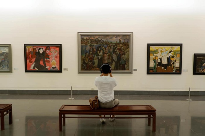 Một góc chụp cực nghệ tại Bảo tàng Mỹ thuật Việt Nam