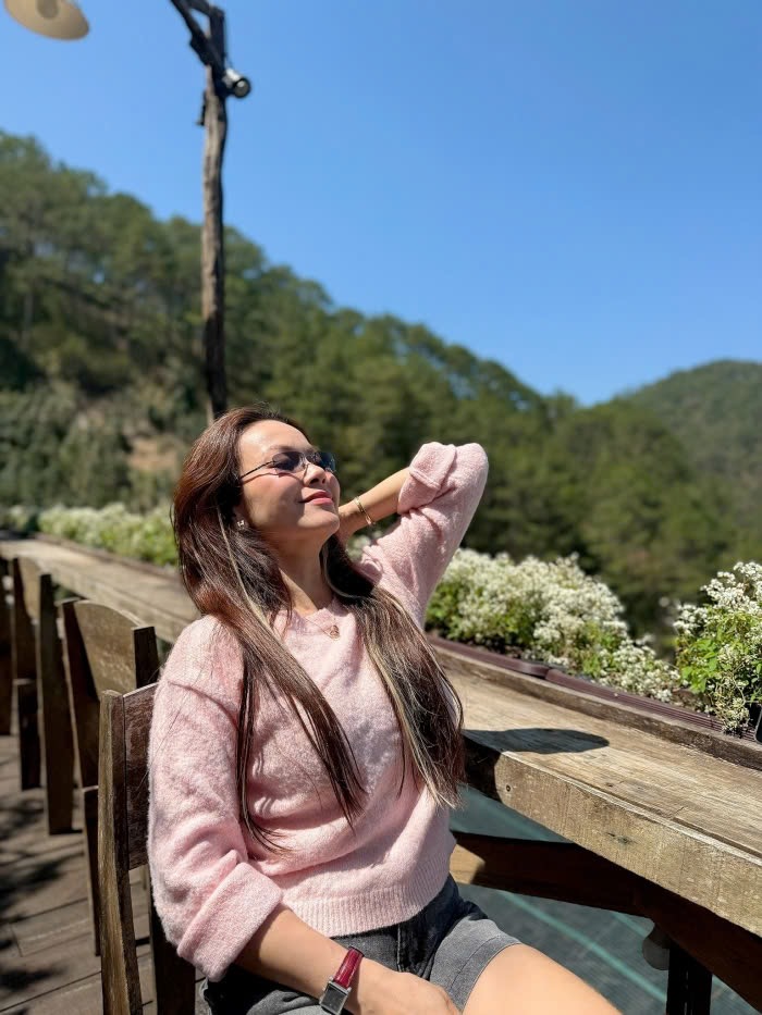 Nữ ca sĩ thong thả tận hưởng chuyến đi Đà Lạt