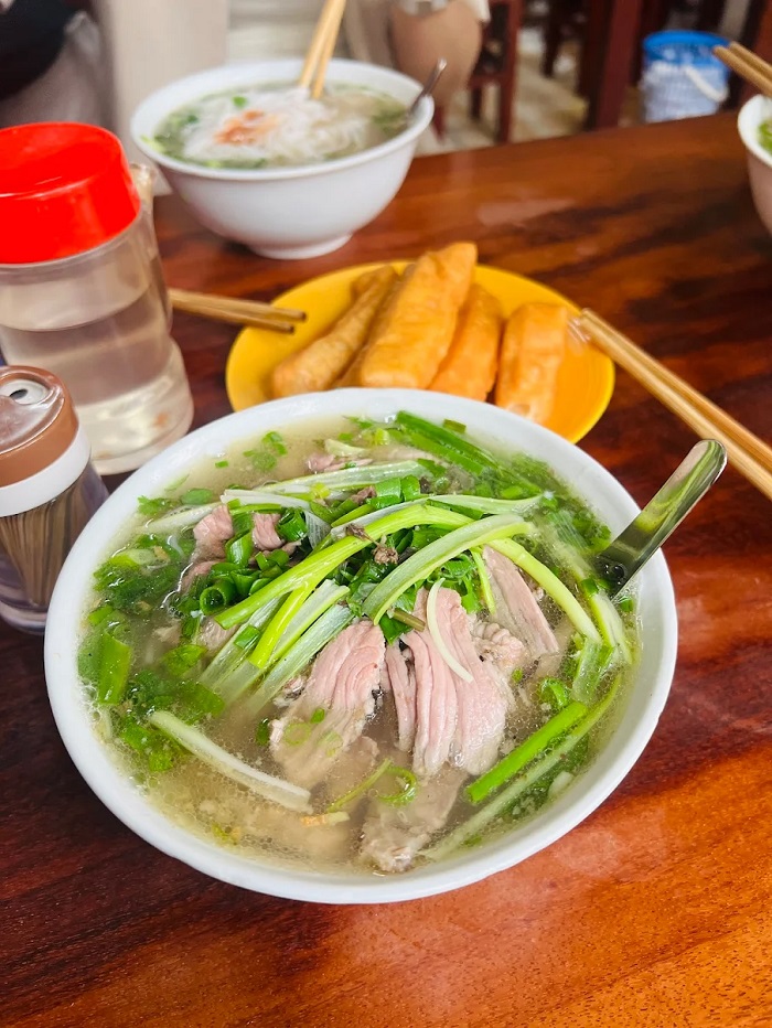 Nhất định phải thưởng thức quán phở nổi tiếng ở Hà Nội trên phố Bát Đàn
