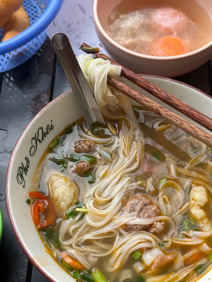 Quán phở nổi tiếng ở Hà Nội có rất nhiều khách quen