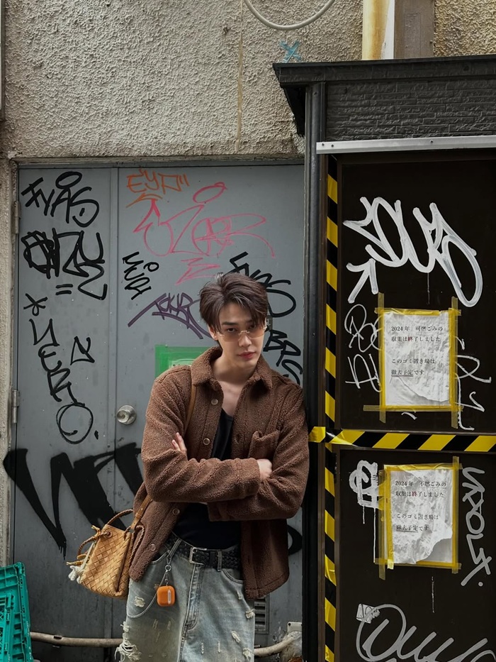 Sở hữu chiều cao nổi bật cùng gương mặt mang vẻ thư sinh, anh nhanh chóng trở thành gương mặt được các nhãn hàng và nhà sản xuất săn đón. Ảnh: Instagram nhân vật