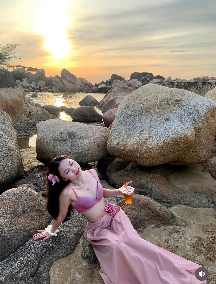 Những phiến đá đầy ấn tượng trên biển Cẩm Lĩnh Hà Tĩnh